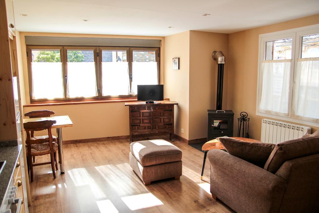 Apartamentos Snoe Mont Romies Salardú Екстериор снимка