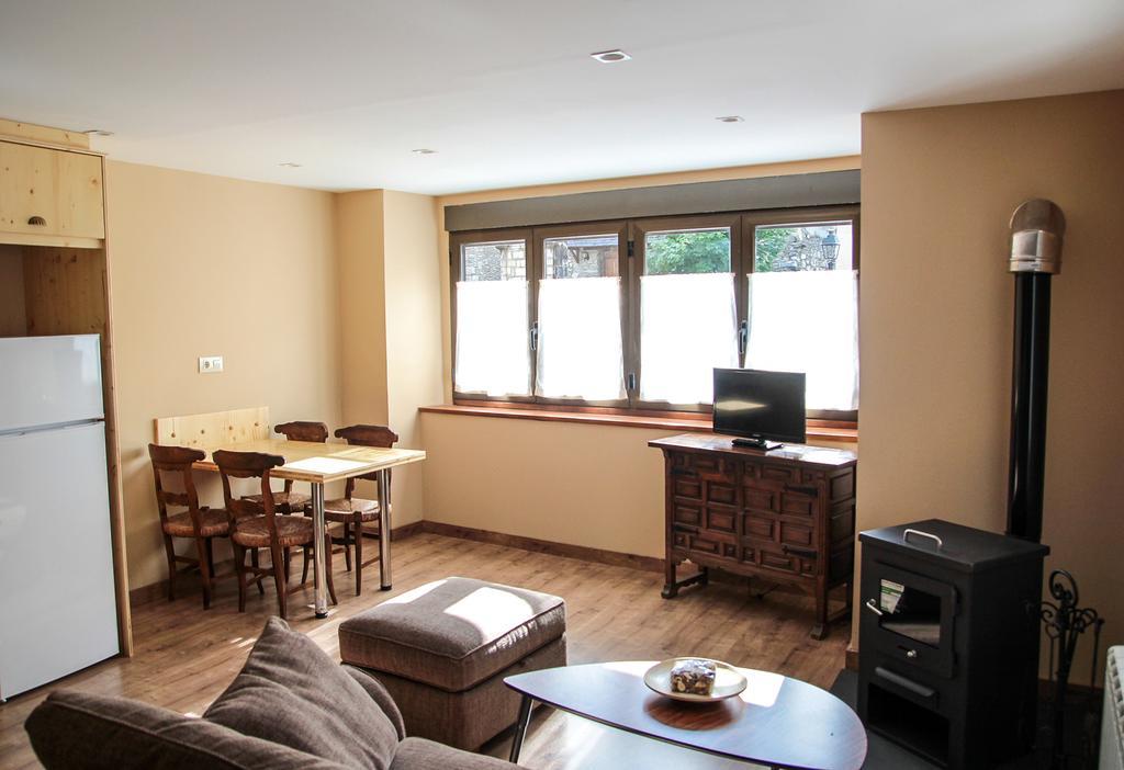 Apartamentos Snoe Mont Romies Salardú Екстериор снимка